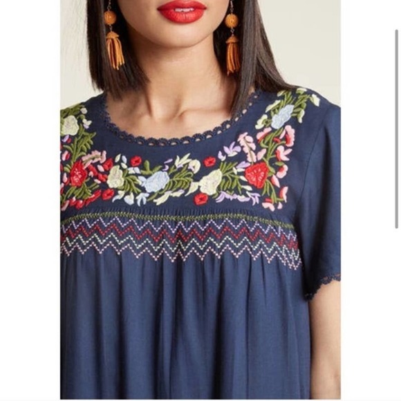 ModCloth Peace & Lovely Floral Embroidered Shift Dress Short Sleeve Size Medium - Picture 2 of 8